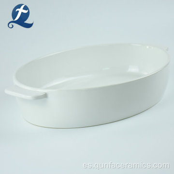 Bandeja de horno de cerámica blanca ovalada de encargo al por mayor de China del pan con la manija